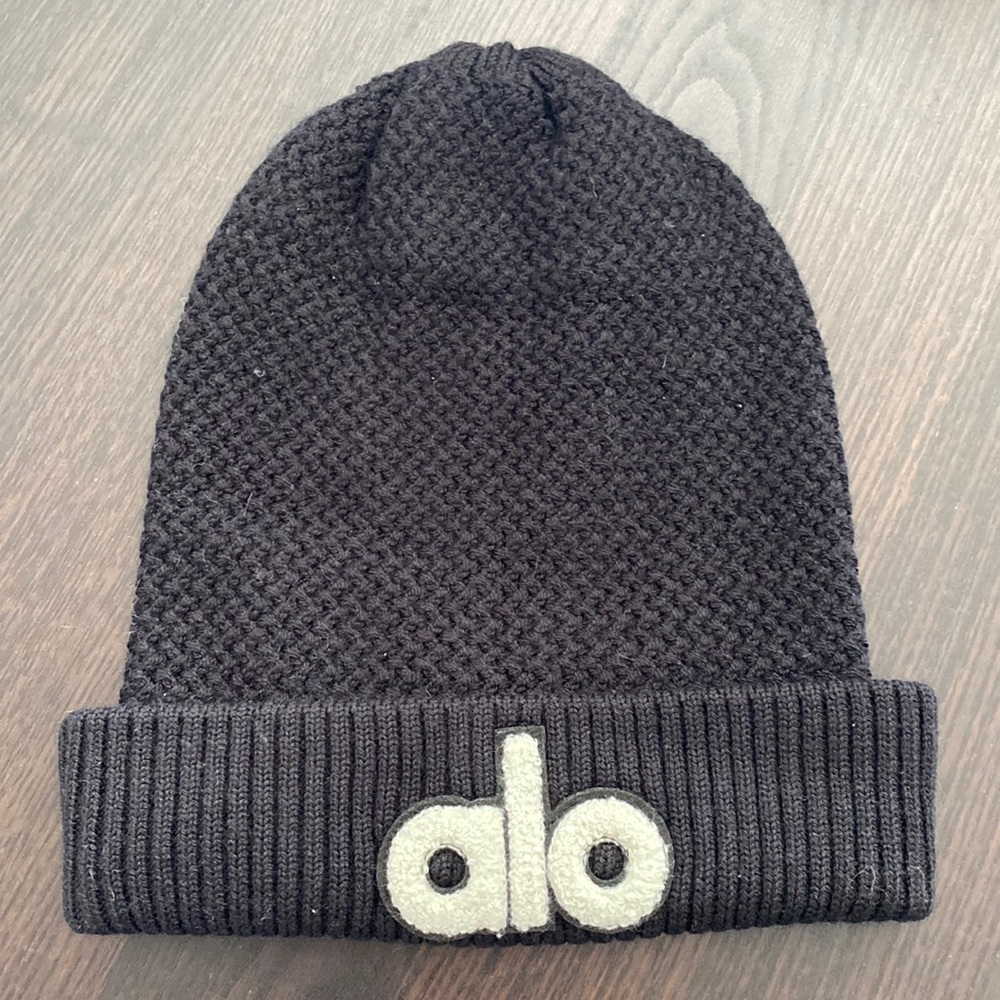 Alo yoga cool skies beanie